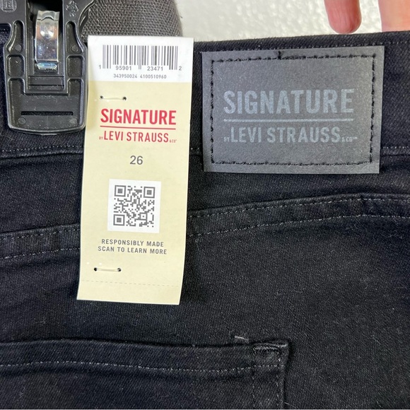 Signature by Levi’s Women’s Jean - Picture 2 of 9